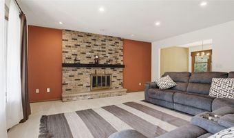 212 Country Club Ln, Altoona, WI 54720