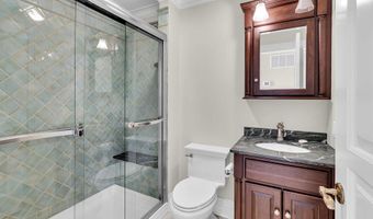 41 Marlpit Pl, Middletown, NJ 07748
