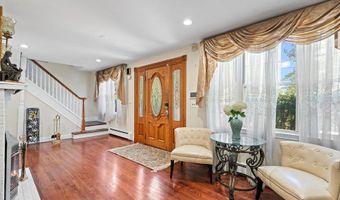 118 Grant Ave, Albertson, NY 11507