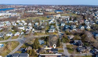 100 Renfrew Ave, Middletown, RI 02842