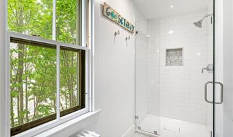 47 Second St, Newport, RI 02840
