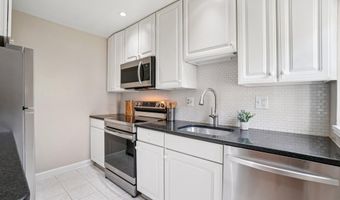 2824 S ABINGDON St A2, Arlington, VA 22206