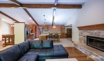 550 Greentree Ln NE, Ada, MI 49301
