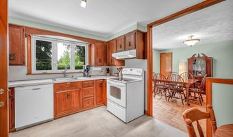 6 Woodlawn Dr, Cromwell, CT 06416