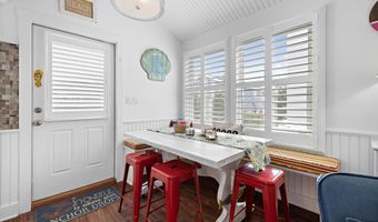 222 7TH St, Beach Haven, NJ 08008