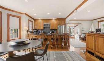 23 Clinton St, Newport, RI 02840