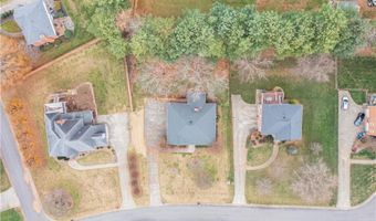 135 Suntree Dr, Advance, NC 27006