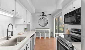 800 N HAWTHORNE Dr, Appleton, WI 54915