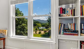 13 Ashley Rd, Asheville, NC 28805
