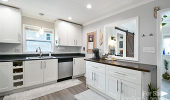 4014 Larkspur Ln, Charlotte, NC 28205