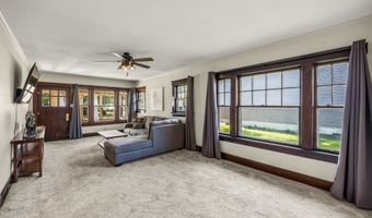 425 N 9th St, Adel, IA 50003