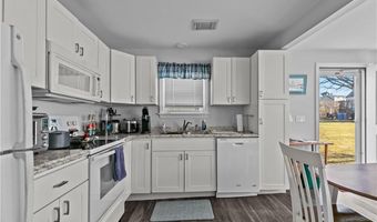 30 Warren Ave A, Middletown, RI 02842