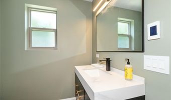 65 Oak Ridge Ln, Albertson, NY 11507