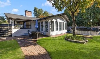 92 Turner Ave, Cranston, RI 02920