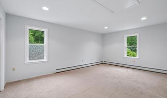 240 Sandown Rd, Chester, NH 03036