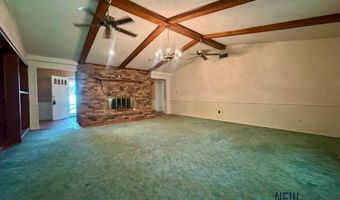 2010 Patricia Dr, Carlsbad, NM 88220