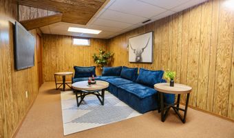 903 Willow Dr, Aberdeen, SD 57401