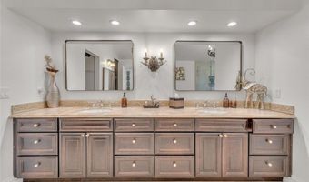 6066 Lake Lindero Dr, Agoura Hills, CA 91301