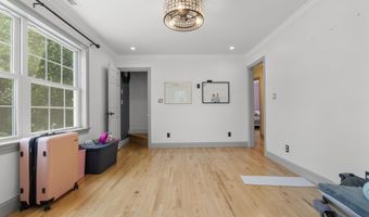 170 Red Oak Rd, Bridgeport, CT 06606