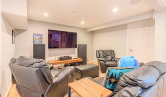 942 N MCKINLEY Rd, Arlington, VA 22205