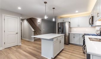 30 Essex Woods Ln B, Amherst, NY 14228