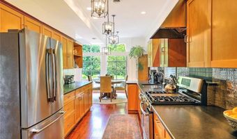 12 Howe St, Bristol, RI 02809