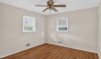 17 Railroad Ave, Beachwood, NJ 08722