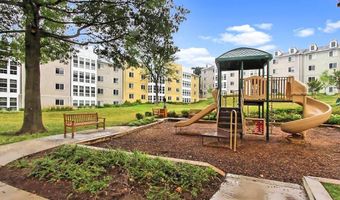 4079 S FOUR MILE RUN Dr 402, Arlington, VA 22204