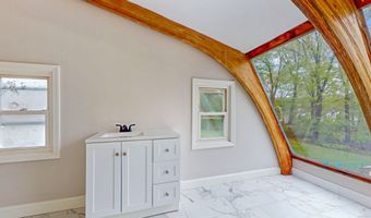 49 Gilbert Ave, Bloomfield, CT 06002