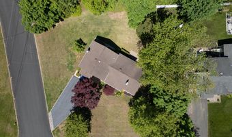 540 Sherman Ave, Belford, NJ 07718