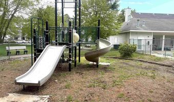 10 Oyster Bay Rd H, Absecon, NJ 08201