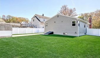 8 Ashby St, Johnston, RI 02919
