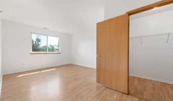 941 N Swift Rd 301, Addison, IL 60101