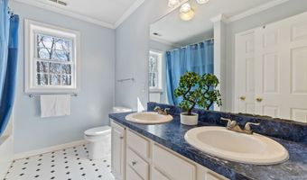 33 Roxbury Ct, Cheshire, CT 06410
