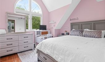 20 Beechwood Dr, Cranston, RI 02921