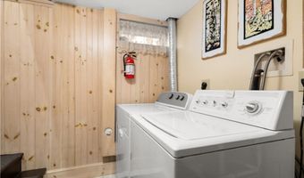 41 Yeoman Ave, Cranston, RI 02920