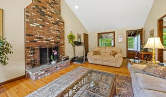 620 Riverside Dr, Cheshire, CT 06410