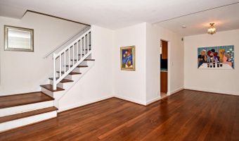 2829 S ABINGDON St B, Arlington, VA 22206