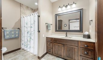 5535 E Eastbridge Pl, Sioux Falls, SD 57110