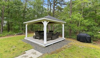 555 Egenolf Pl, Bayville, NJ 08721
