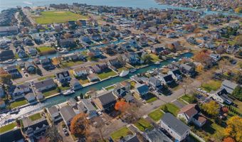 38 Bayside Pl, Amityville, NY 11701