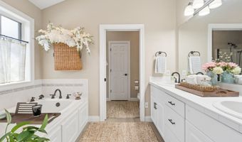 4232 N TERRAVIEW Dr, Appleton, WI 54913