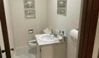 105 N Hickory St, Aberdeen, MS 39730
