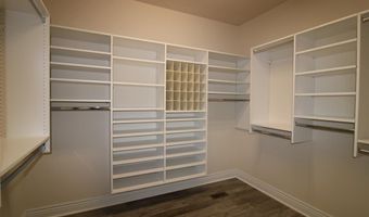 320 Remington Way Dr, Ballwin, MO 63021