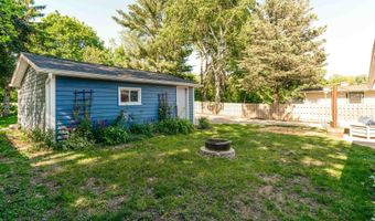 489 1st St, Antioch, IL 60002