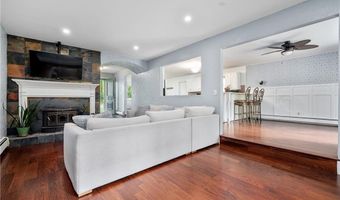 8 Westgate Rd, Cumberland, RI 02864