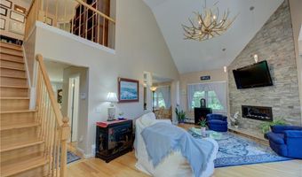 84 Bakewell Ct, Cranston, RI 02921