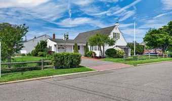 20 Bayview Ln, Amityville, NY 11701