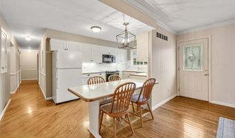 114 Breezeview Dr, Ballwin, MO 63021