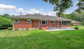 6 Woodlawn Dr, Cromwell, CT 06416